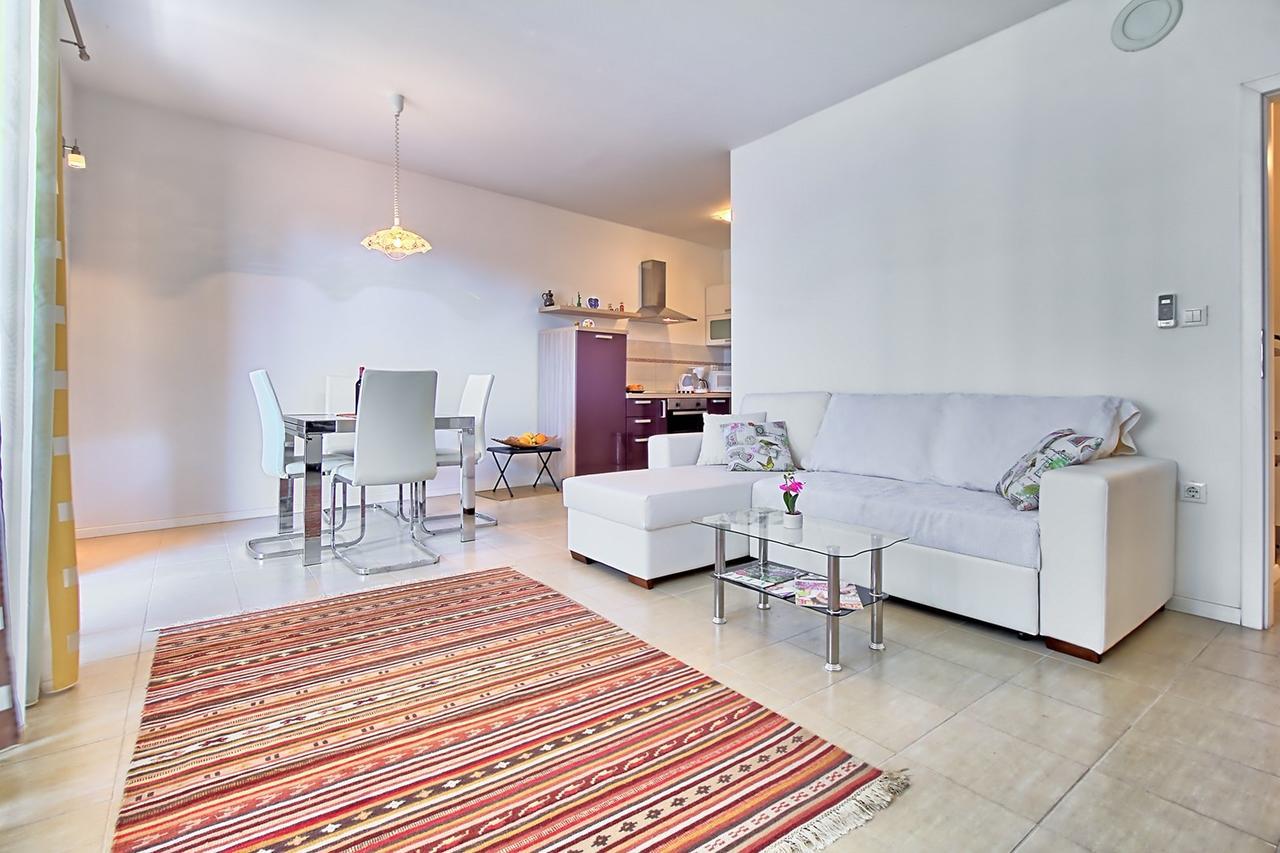 Summertime House With Apartment Umag Exterior photo