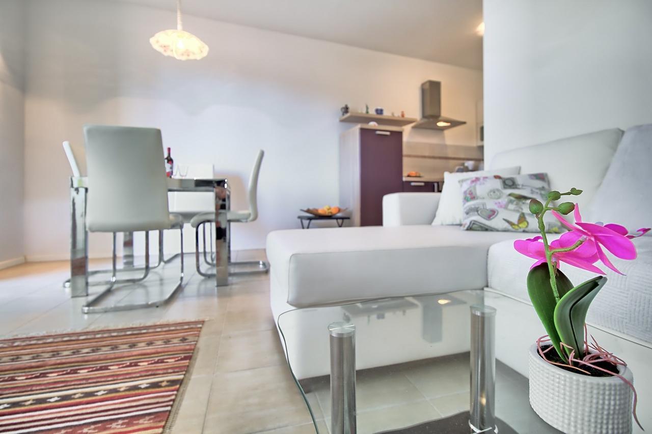 Summertime House With Apartment Umag Exterior photo